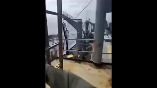 لحظه برخورد کشتی‌های جنگی آمریکا