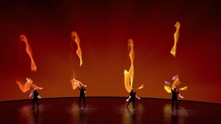 برنامه آکروباتیک «هوی شین چون» در شب‌نشینی عید بهار رادیو و تلویزیون مرکزی چین