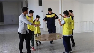 بازی صفحه تعادل برای تقویت  روحیه همکاری و کارِ گروهی