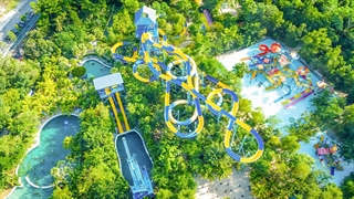 پارک موضوعی فرار در پنانگ مالزی (سرسره‌های آبی و تابی ریسر)