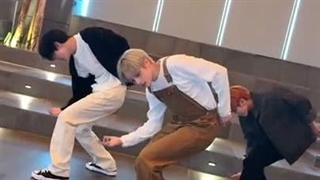 دنس آهنگ SWIM از BTS با اعضای TXT