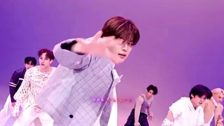 STRAY KIDS