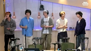 اجرای Stick With You تی اکس تی در Idol Radio Universe