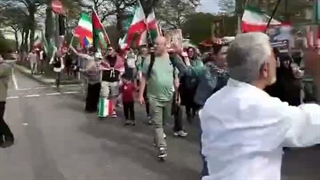 شاهد فشار خوردن ی سلطنت طلب هستید