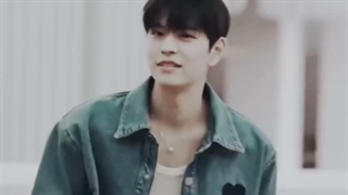 .... Bang chan what is your hobby,..(امم گایززز میشه اسممو توی اون پستی که توی کپ گذاشتم لایک کنید؟منم مال شما رو می‌لایکم♥︎)