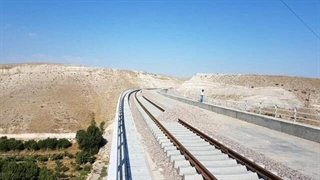 پزشکیان راه‌آهن اردبیل-میانه را افتتاح کرد
