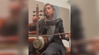 نمایی از کلاس و نحوه تدریس کمانچه، آواز کودکان استاد #مهزاد_خردمند