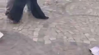 توی مازندران، چند تا دختر دهه هشتادی و نودی باهم دعواشون شد و به قصد کشت همدیگرو میزدن: ( صدا رو کم کنید )