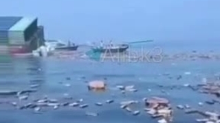 هدف قرار گرفتن یک کشتی کانتینری در تنگه هرمز