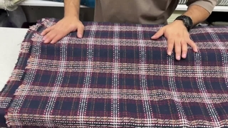 پارچه پاییزه و زمستانه شانل چهارخانه زمینه سرمه ای راه آجری