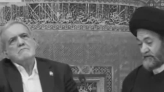 فهمییدم این دختره که با کتاب درسی و روزنامه لباس میسازه تو مدرسمونه، و اینکه چقدرم خودشو میگیره